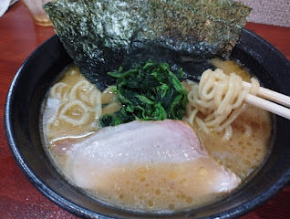 「らーめん(すべてふつう)(700)」@横浜家系らーめん 天王家 寒川総本店の写真