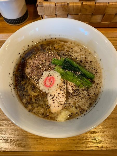 「豚ニンニク背脂ブラックそば 　(豚ニンニク清湯スープベース)」@中華蕎麦 はざまの写真