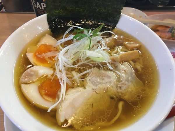 「煮卵あっさりラーメン」@鶏華の写真