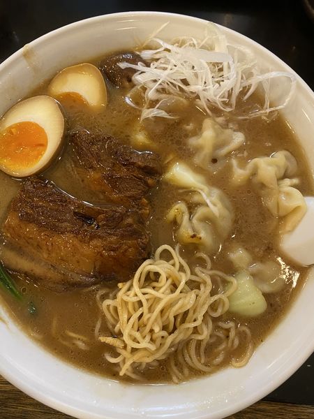 「角煮麺+醤蛋+雲呑 1100+100+250」@らーめん 茂木の写真
