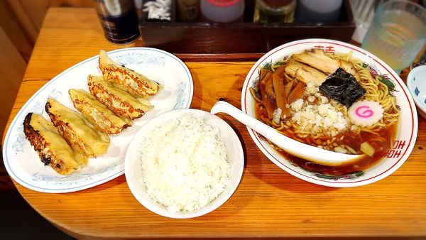 「Bセット(ラーメン、ぎょうざ、小ライス) 900円」@らーめん おゆうの写真