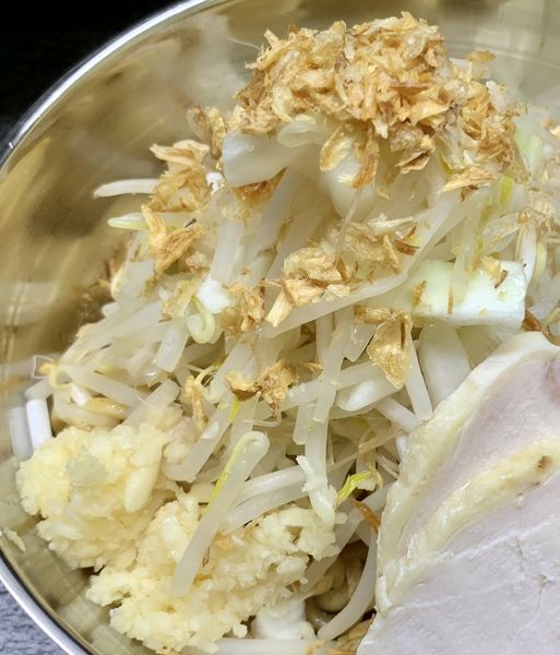 「汁なし (にんにくあり野菜増し)」@らーめん 汁なし 兄貴んちの写真