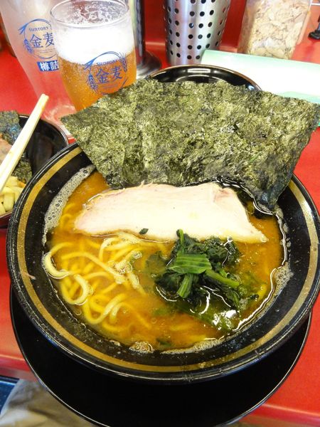 「ラーメン薄め多め、半ライス、🍺🍺」@柏 王道家の写真