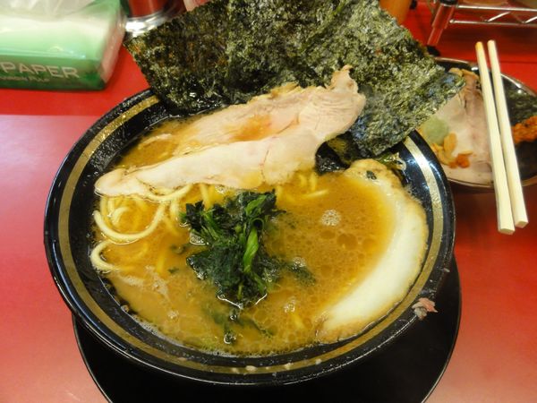 「ラーメン硬薄多半ライス🍺🍺」@柏 王道家の写真