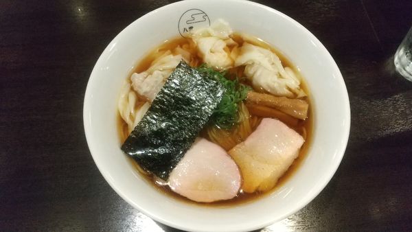 「特製ワンタン麺ハーフ黒だし1080円」@八雲の写真