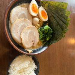 宮本スペシャル豚骨醤油ラーメン
