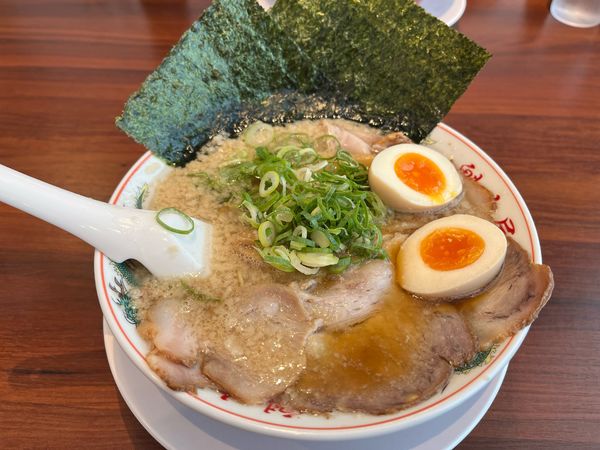 「特製醤油全部のせラーメン」@ラーメン魁力屋 取手店の写真