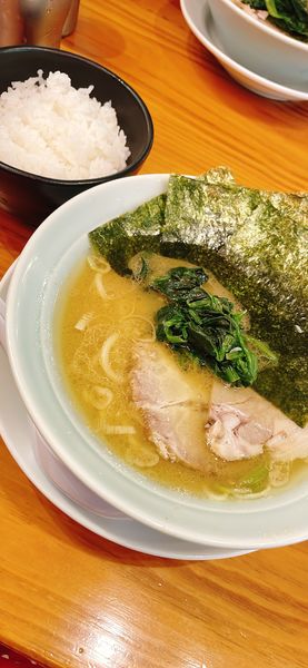 「ラーメン 麺半分」@濱之家 入谷店の写真
