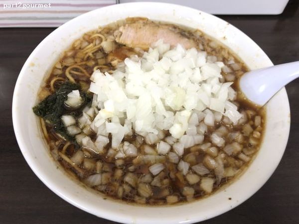 「ぐうらーめん+やくみ(玉ネギ)大盛り (930円)」@ぐうらーめんの写真