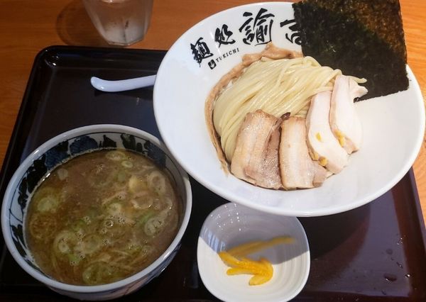 「貝出汁鶏白湯魚介つけ麺 ￥９８０＋クーポンチャーシュー2枚」@麺処 諭吉 ひたちなか店の写真