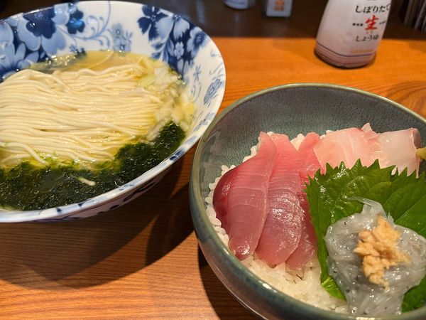 「冷やし煮干し青海苔ラーメンと海鮮丼」@らぁめん 生姜は文化。の写真