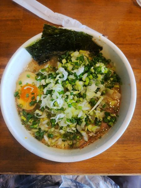 「醤油豚骨らーめん（極細麺､ﾊﾞﾘｶﾀ）+ねぎだく  ｷｸﾗｹﾞ抜」@豚骨らーめん いちご家の写真