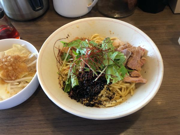 「焦がしネギと鶏油が香る油そば+ジロめし」@INOSHOWの写真