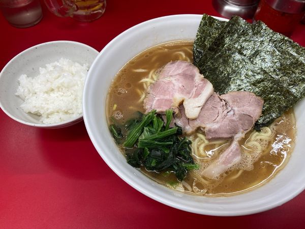 「ラーメン大(コイメオオメ)+チャーシュー1枚+無料ライス」@横浜ラーメン 武蔵家 大井町店の写真