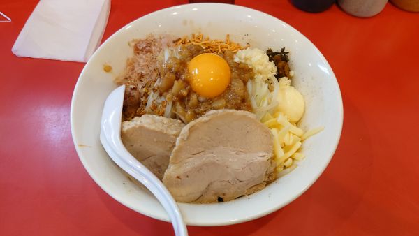 「まぜそば 200g 950円 + 豚マシ1枚 150円」@豚ゆうの写真