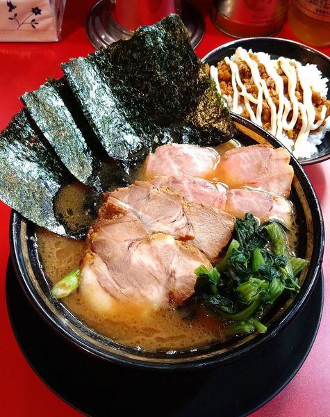 「(限定) ことちゃん 950円＋米 130円」@家系ラーメン とらきち家の写真