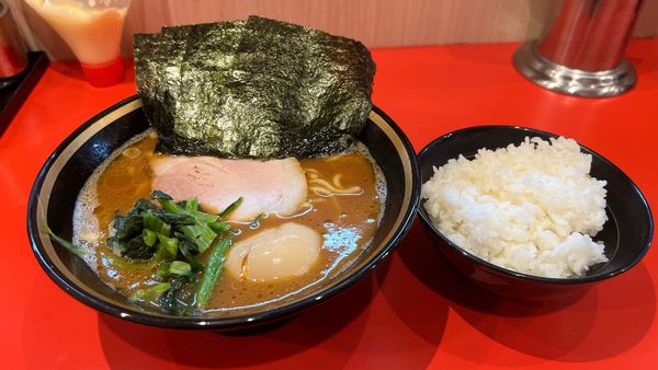 「学生ラーメン」@横浜家系ラーメン 大﨑家の写真