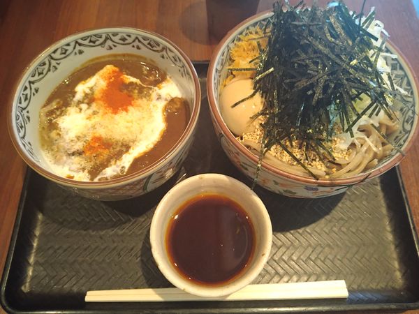 「黒カレー肉そば」@なぜ蕎麦にラー油を入れるのか。 西武新宿店の写真