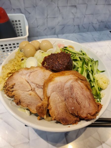 「【夏限定】ジャージャー麺　ニンニク少し・うずら・しょうが」@麺屋 歩夢 金沢八景店の写真