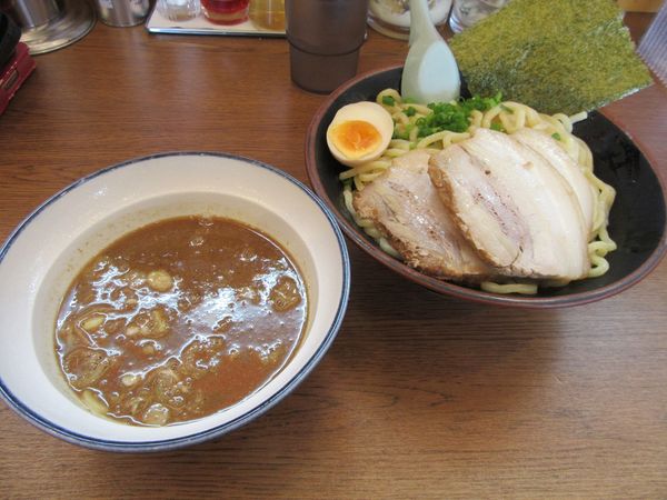 「魚介豚骨つけ麺（９２０円）＋大盛１００円＋チャーシュ２５０円」@横浜家系ラーメン たくみ家 龍ヶ崎店の写真