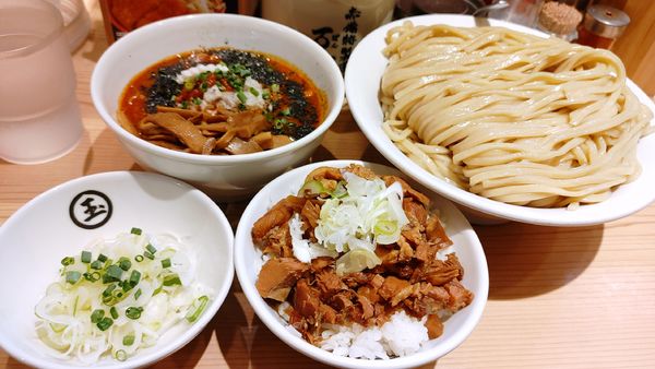 「赤辛つけめん特盛・肉飯・メンマ・ねぎ増し ￥1,790」@赤備の写真