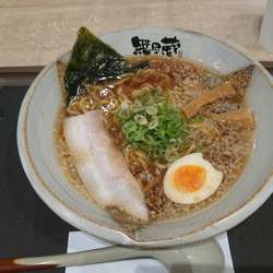 鶏がら醤油らーめん(700円)