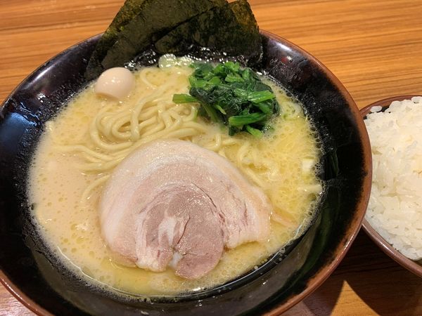 「ラーメン塩＋ライス」@横浜家系ラーメン 壱角家 溜池山王店の写真
