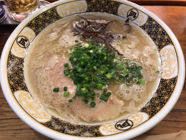 「豚王(普通、多め、濃いめ)+替玉 950円」@ラーメン凪 大宮店の写真