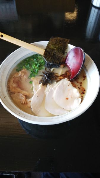 「鶏そば 太麺＋低温鶏ハム」@鶏そばや 竜神洞の写真