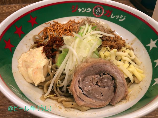 「まぜそば(730円)アブラ以外全部」@ジャンクガレッジ 新所沢店の写真