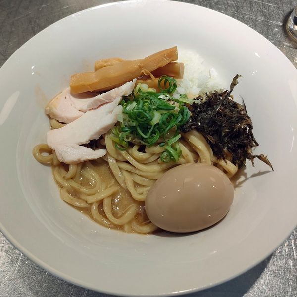 「鶏白湯まぜそば」@らぁ麺 鶏と鳴く。の写真