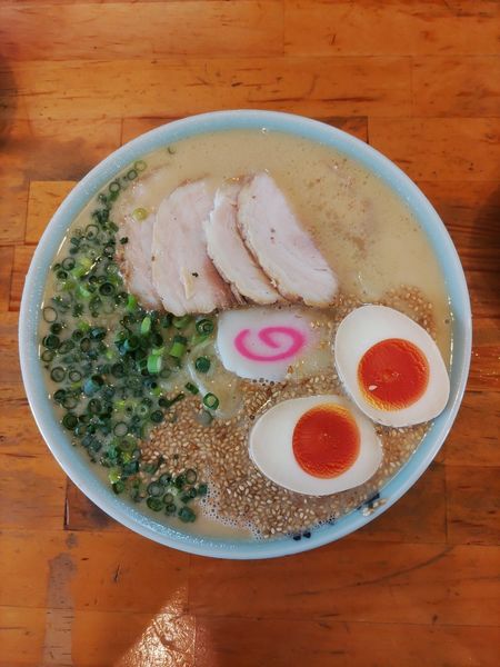 「ごまチャーシューメン 並+煮たまご」@拉麺 かくだやの写真