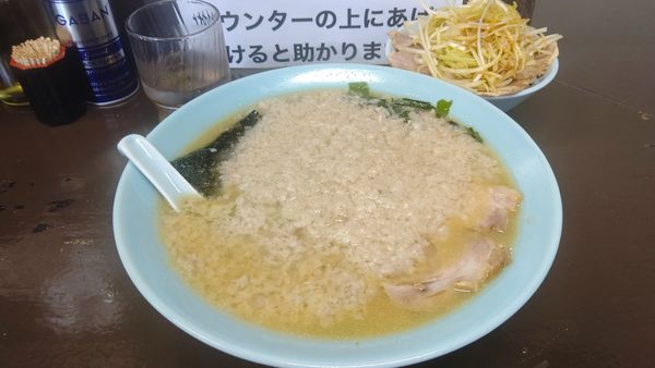 「ラーメン６５０円背脂こってり１００円&ネギチャー丼３５０円」@ラーメンショップ 八王子新滝山街道店の写真