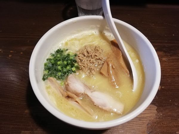 「白鶏らーめん」@鶏の穴の写真