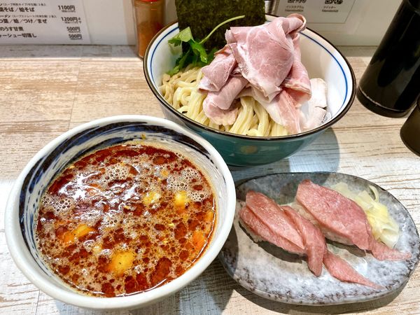 「【気まぐれ限定】辛いつけそば＋大トロ」@中華そば 四つ葉の写真