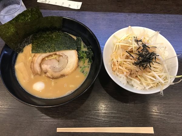 「醤油ラーメン　ネギ丼セット」@松壱家 藤沢南口店の写真