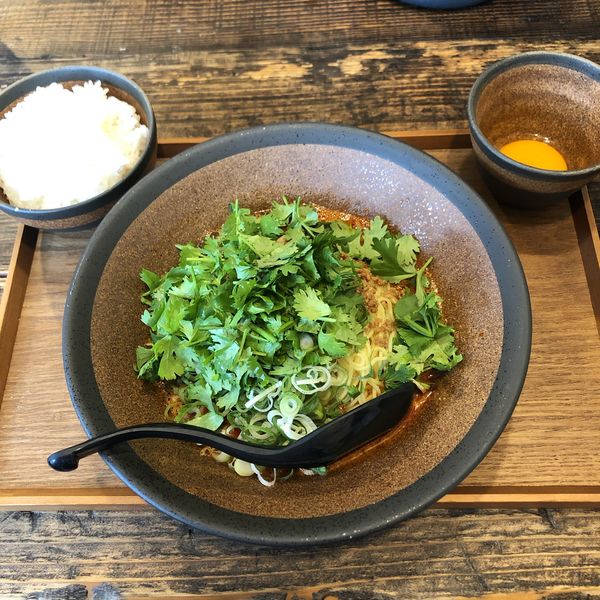 「広島汁なし担担麺セット(並)+パクチー+ごはん増し」@tomoruの写真