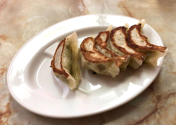 「餃子(450円)」@中華料理 栄屋の写真