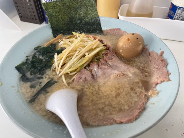 「ネギチャーシュー麺＋味玉（油多め）」@◯つばき食堂の写真