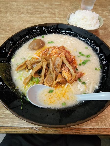 「ホルモンメン＋ライス(中)」@屋台ラーメンとんこつ貴生 稔台店の写真