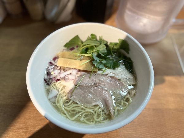 「貝と牛の中華そば(塩)850円」@貝そばもぉむの写真