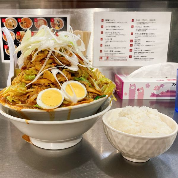 「ファイヤーマウンテン＋野菜マシ＋味玉＋ライス」@旨辛タンメン ファイヤーマウンテンの写真