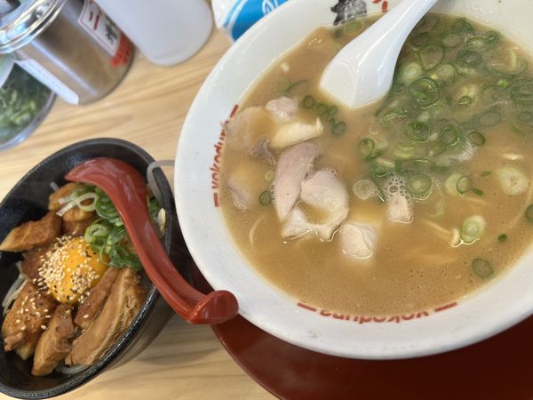 「ラーメン＋豚バラ丼（680＋390円）」@ラーメン 横綱 吉祥院本店の写真