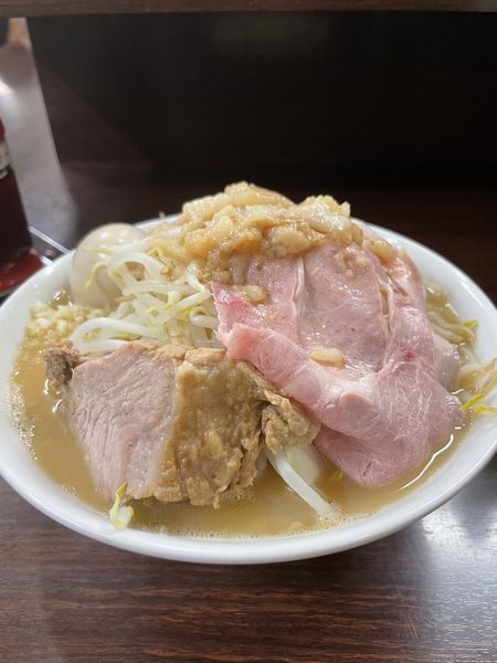 「小肉麺(ニンニク)+半熟味たまご¥950」@極肉麺 たいしの写真
