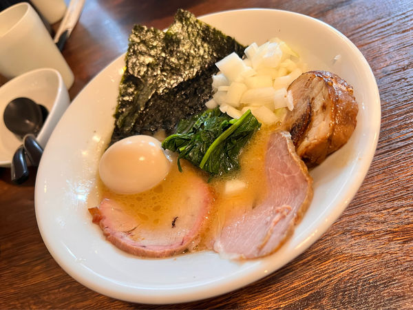 「【限定】豚骨ラーメン 塩ver」@麺屋 真心の写真