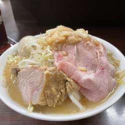 小肉麺（ニンニク）＋半熟味たまご¥950