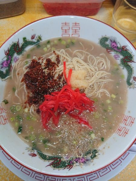 「瓶ビール ＋ 豚の耳 ＋ 明太子ラーメン ＋ 替え玉」@よかろうもんの写真