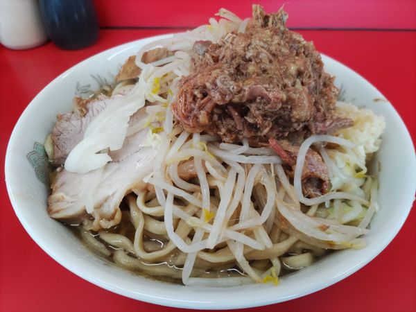 「小ラーメン・野菜少なめ・アブラ・ニンニク少し+生卵」@ラーメン二郎 ひたちなか店の写真