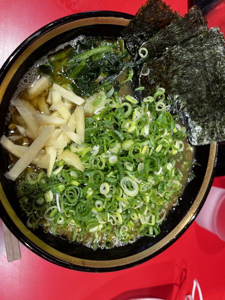 「ラーメン750円＋九条ネギ100円」@環2家 川崎店の写真