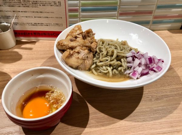 「肉にぼにぼちーの＋肉増し＋生玉子」@煮干し Noodles Nibo Nibo Cinoの写真